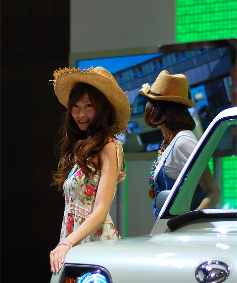 tokyo motor show daihatsu girl